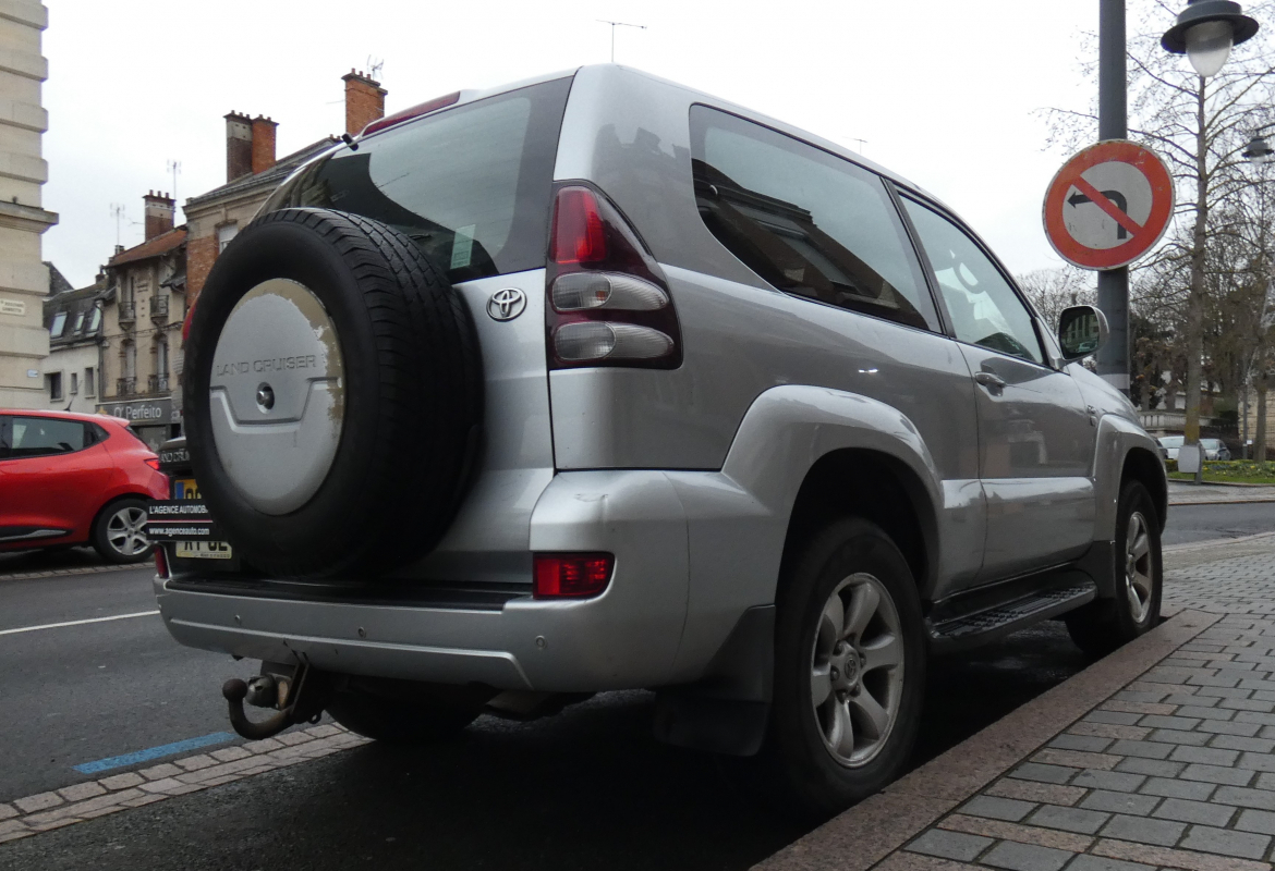 Toyota Land Cruiser — 10